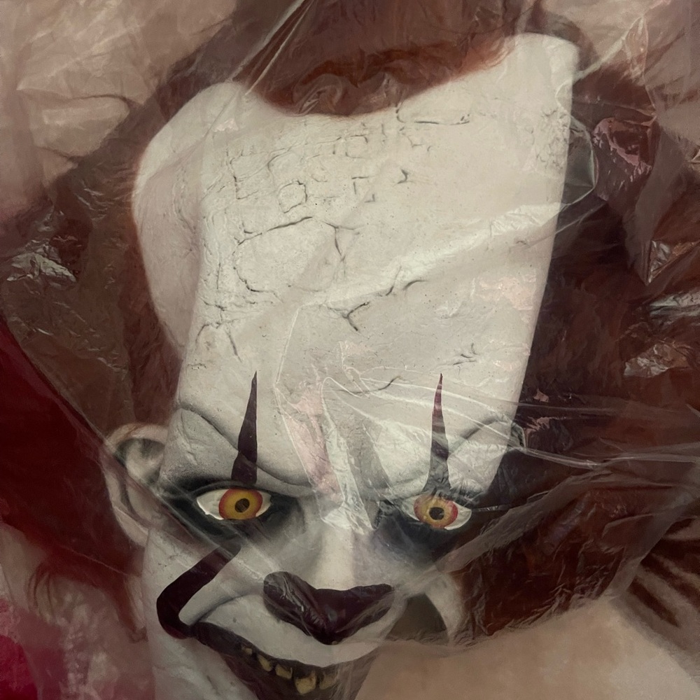 Pennywise Mask from the new Stephen King movie IT - Picture 4 of 14